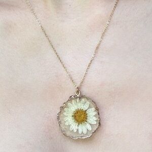 Gold Tone Daisy Resin Necklace